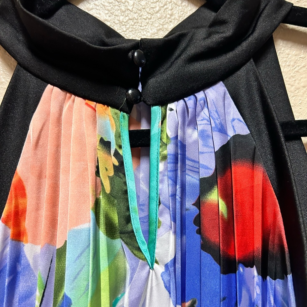 Colorful ladies high neck sleeveless blouse - size XL - Picture 4 of 6